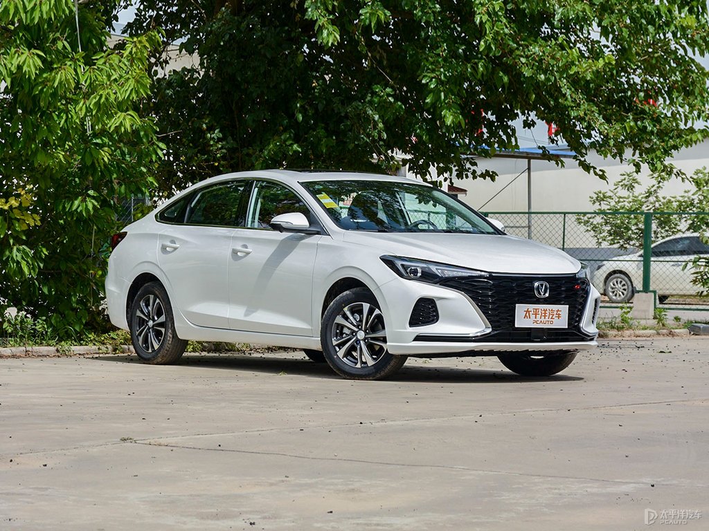 閃光冰晶白逸動(dòng)PLUS整車外觀外觀圖片