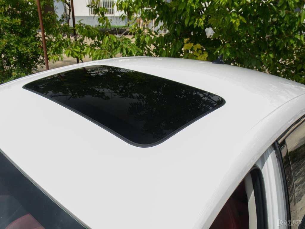 閃光冰晶白逸動(dòng)PLUS車身外觀圖片