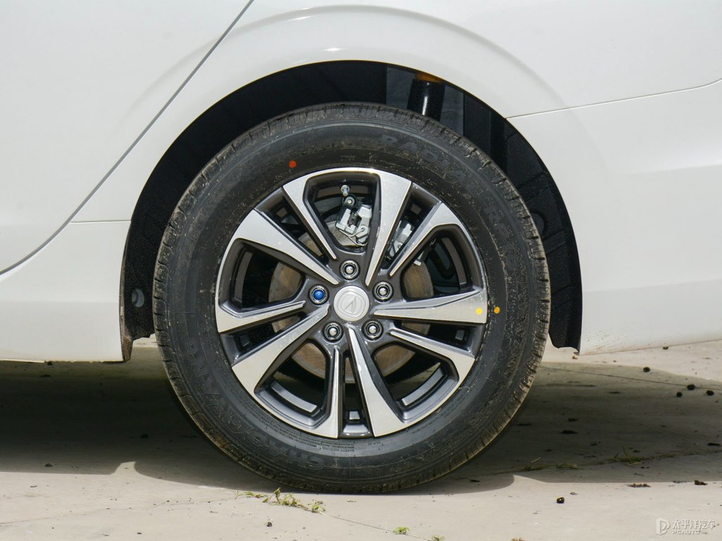 閃光冰晶白逸動PLUS車身外觀圖片