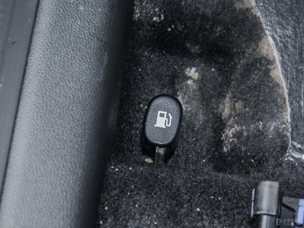 閃光冰晶白逸動PLUS中控內(nèi)飾圖片