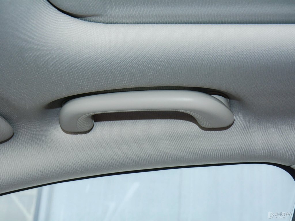 閃光冰晶白逸動(dòng)PLUS車廂內(nèi)飾圖片