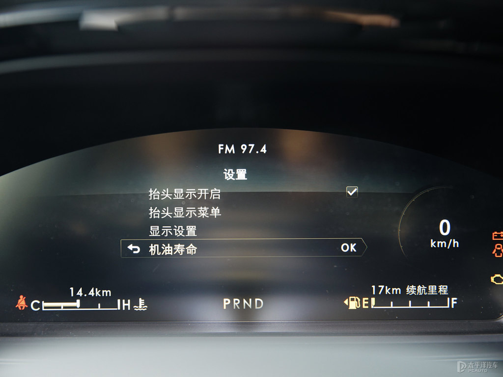 勃艮第紅冒險家中控內(nèi)飾圖片