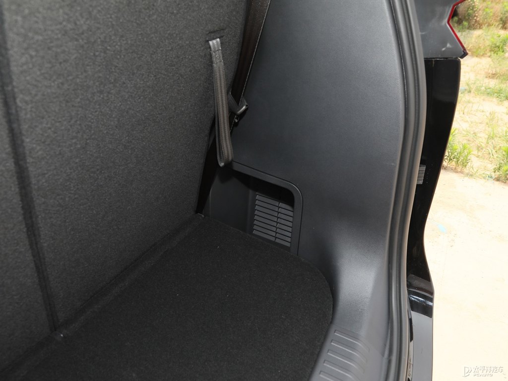 曜石黑大通G50后備廂空間圖片