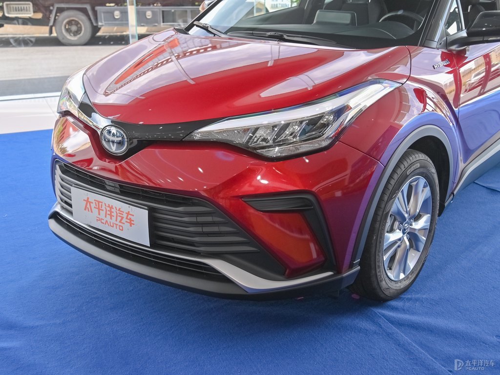 黑色+絳珠紅奕澤IZOA車頭外觀圖片