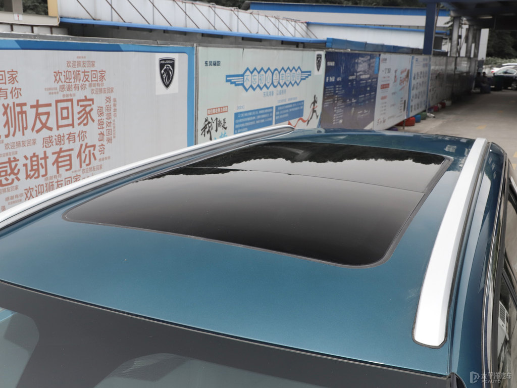 冰山藍(lán)標(biāo)致5008車(chē)身外觀圖片