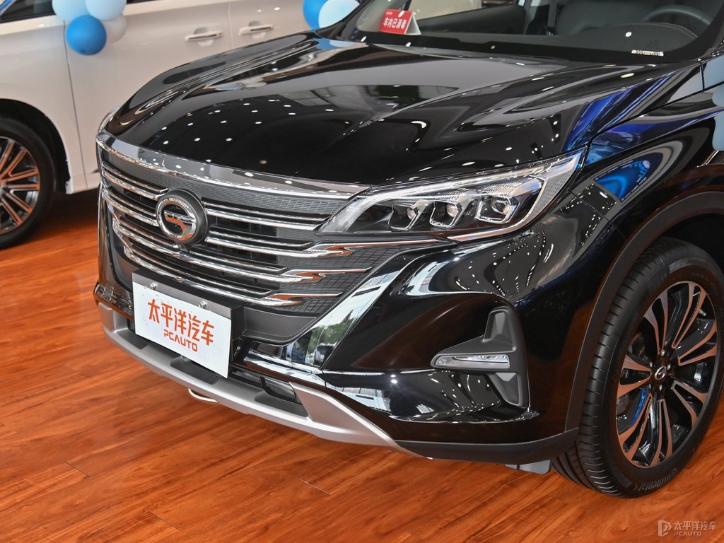 典雅黑傳祺GS5車頭外觀圖片