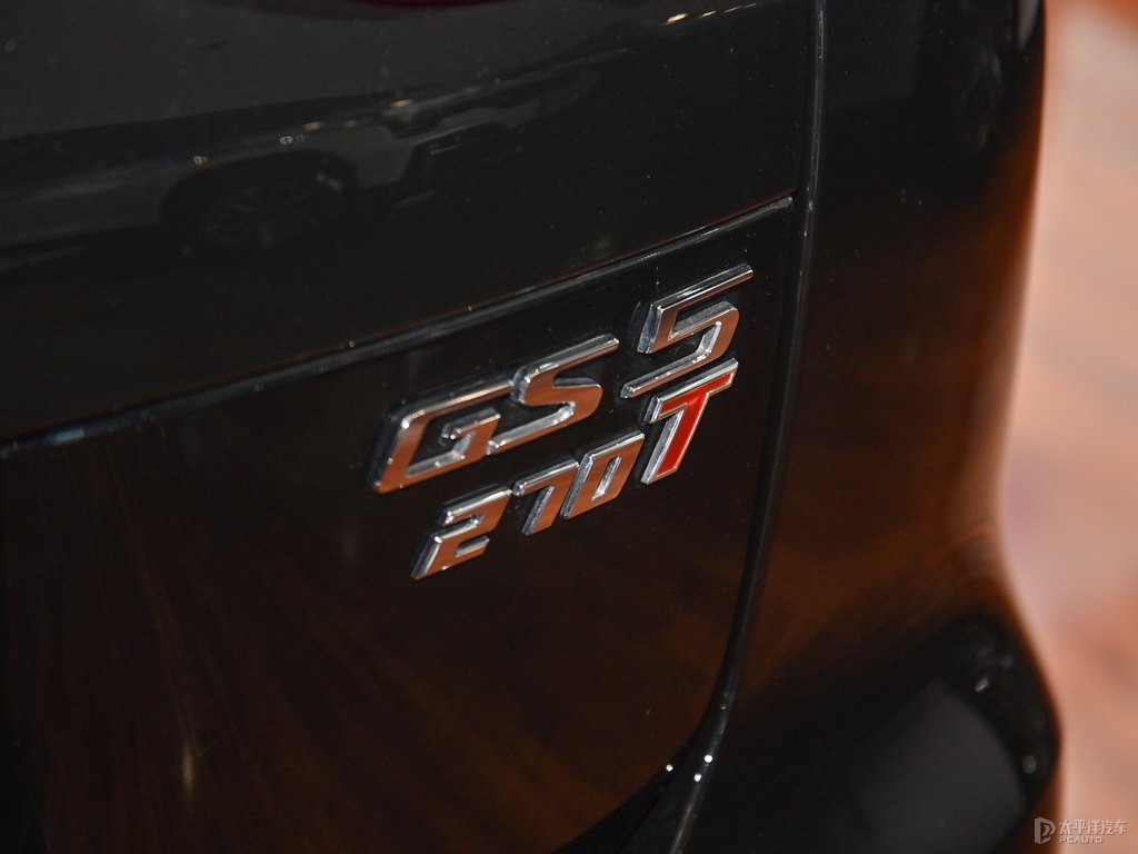 典雅黑傳祺GS5車尾外觀圖片