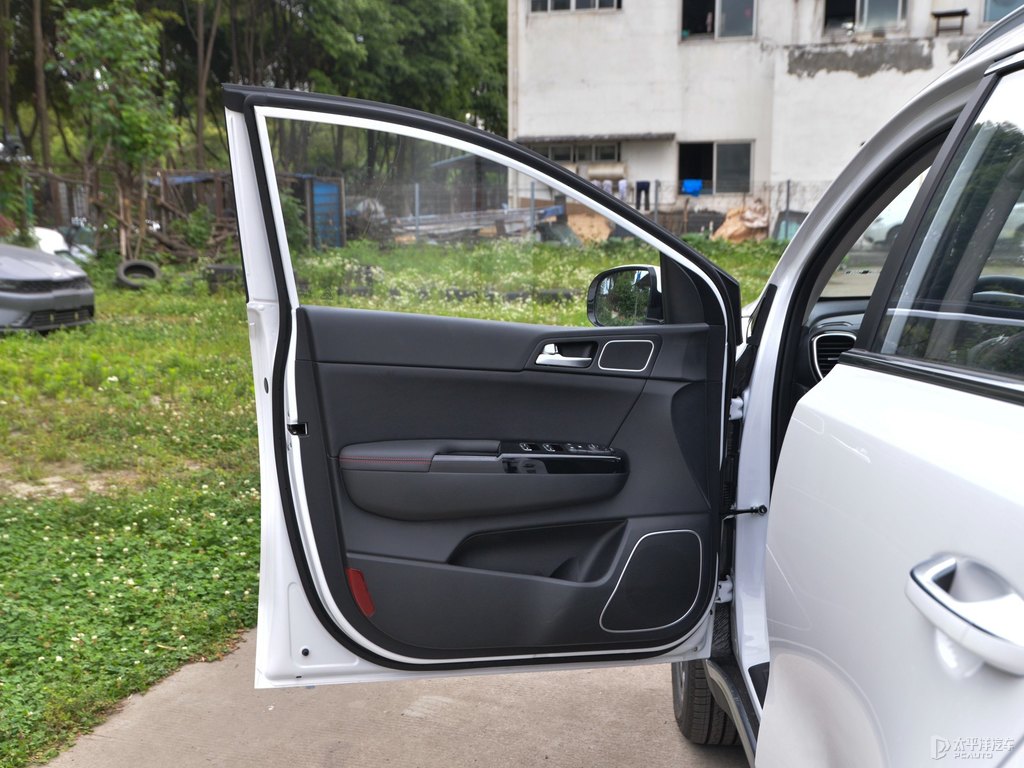 珍珠白起亞KX5車廂內(nèi)飾圖片