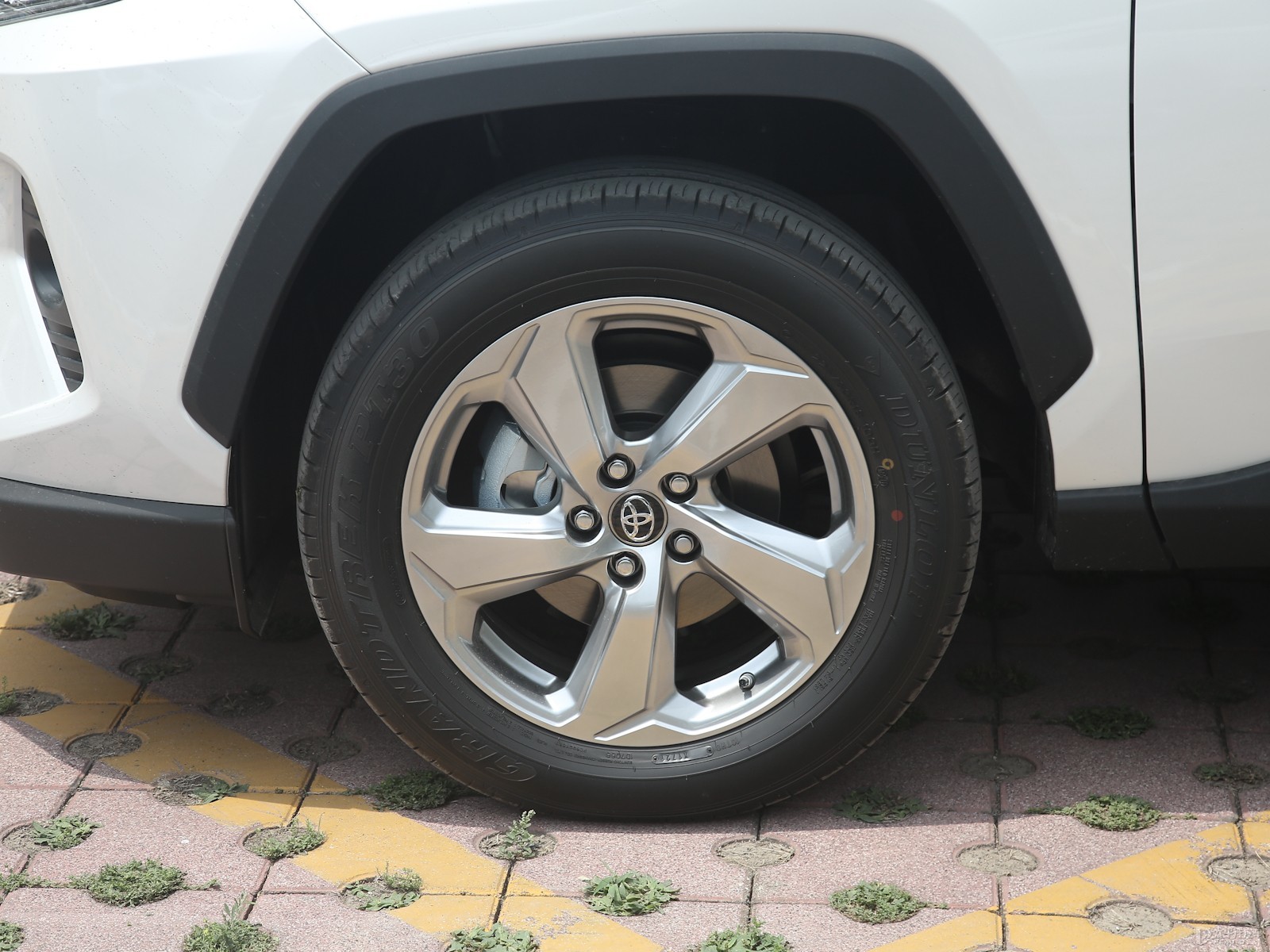 RAV4榮放外觀高清大圖