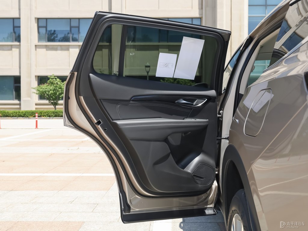 大漠金昂科威車廂內(nèi)飾圖片
