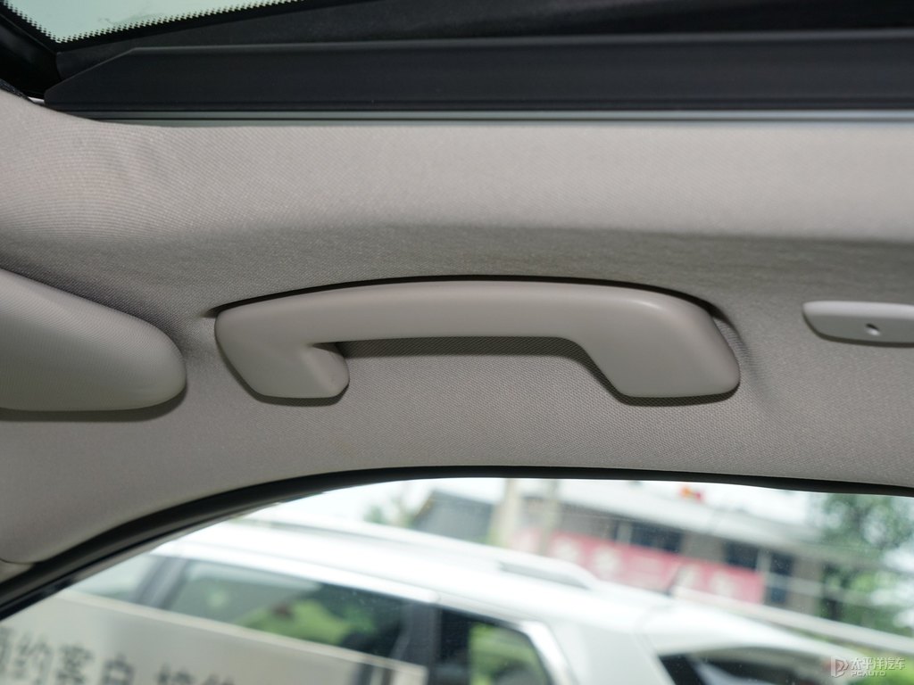 極光藍(lán)奇駿車廂內(nèi)飾圖片