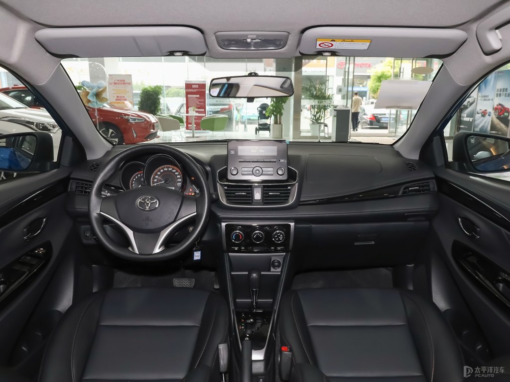 極光藍YARiS L 致炫X中控內(nèi)飾圖片
