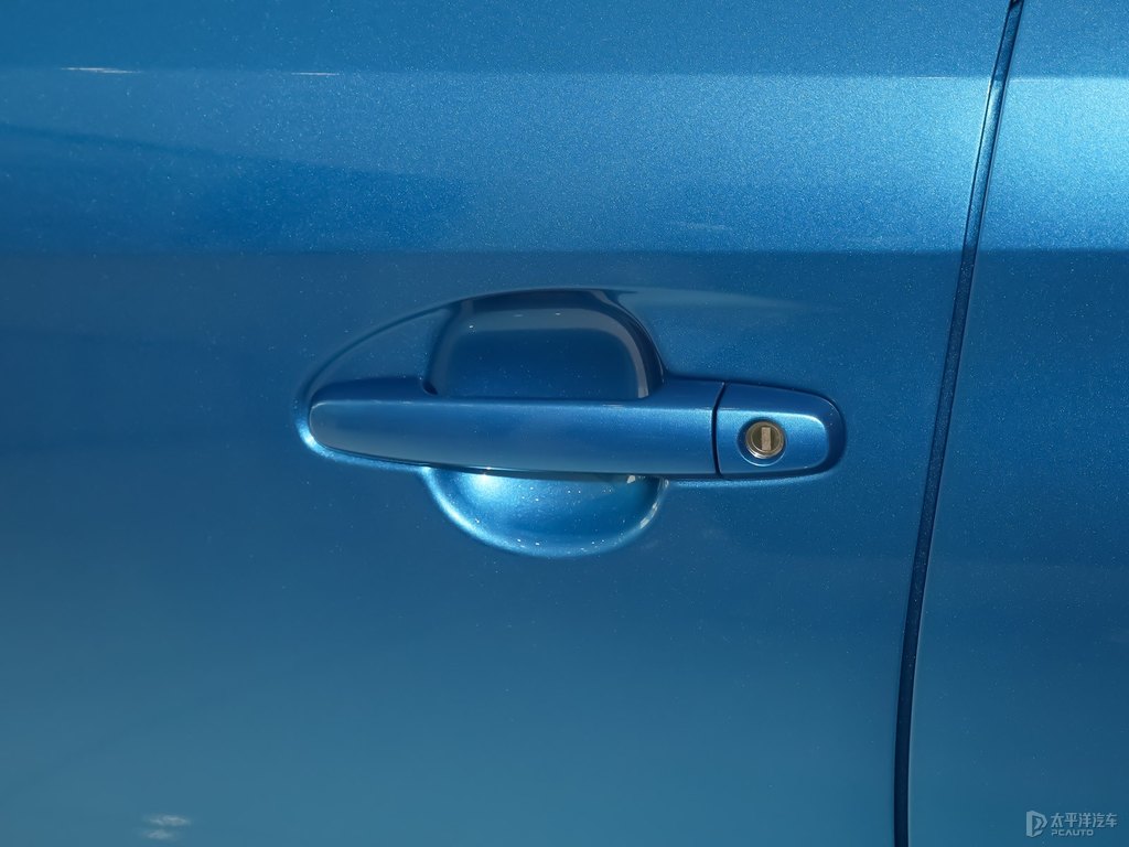 極光藍(lán)YARiS L 致炫X車身外觀圖片