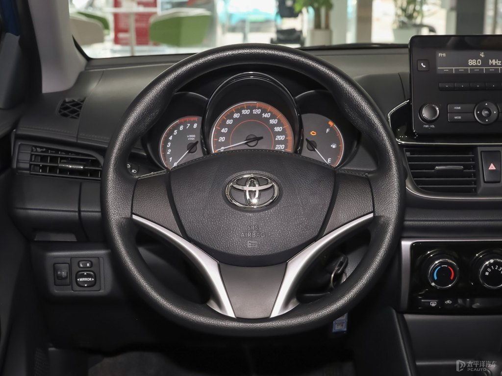 極光藍(lán)YARiS L 致炫X中控內(nèi)飾圖片