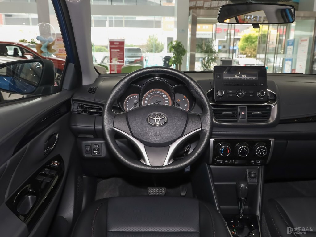 極光藍YARiS L 致炫X中控內(nèi)飾圖片