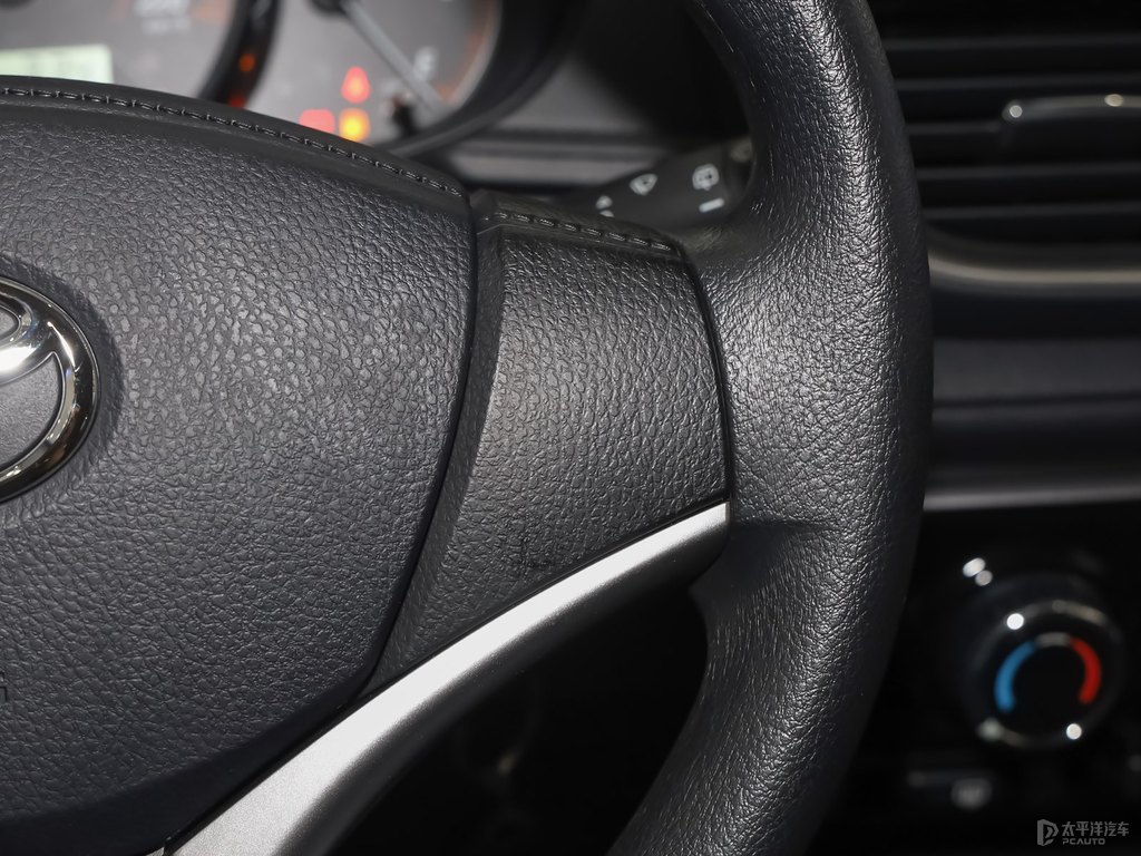 極光藍YARiS L 致炫X中控內(nèi)飾圖片