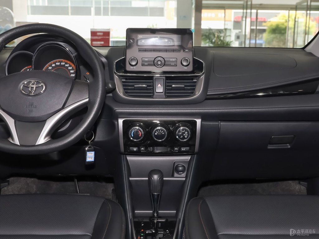 極光藍YARiS L 致炫X中控內(nèi)飾圖片