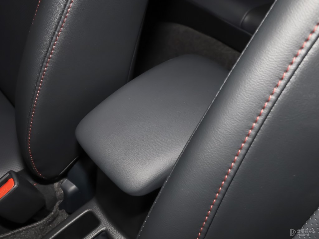 極光藍(lán)YARiS L 致炫X座椅內(nèi)飾圖片