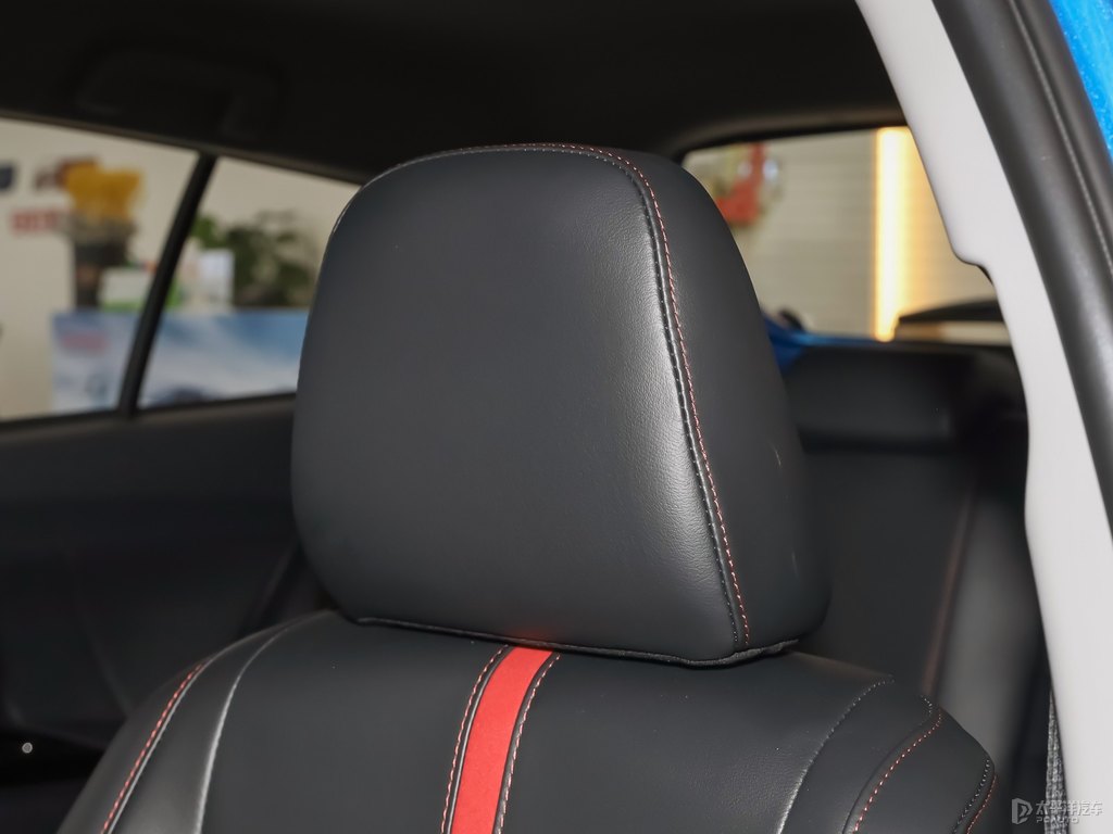 極光藍(lán)YARiS L 致炫X座椅內(nèi)飾圖片
