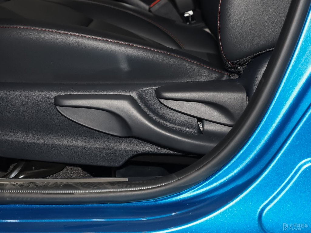 極光藍YARiS L 致炫X座椅內飾圖片