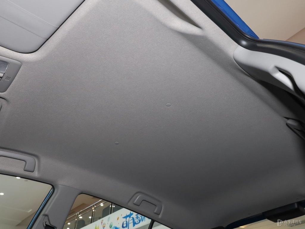 極光藍(lán)YARiS L 致炫X車廂內(nèi)飾圖片