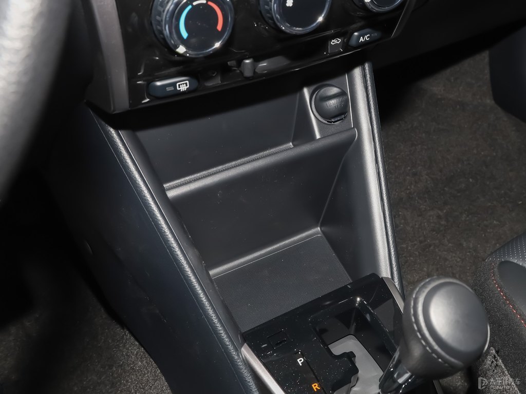 極光藍(lán)YARiS L 致炫X儲物空間空間圖片