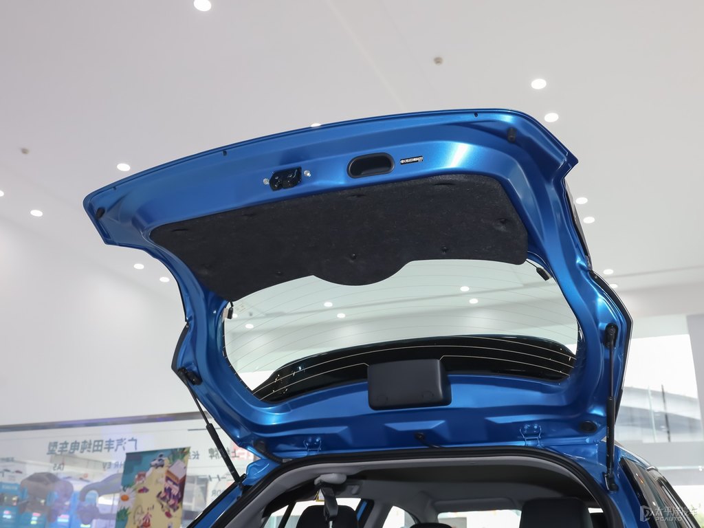 極光藍(lán)YARiS L 致炫X后備廂空間圖片