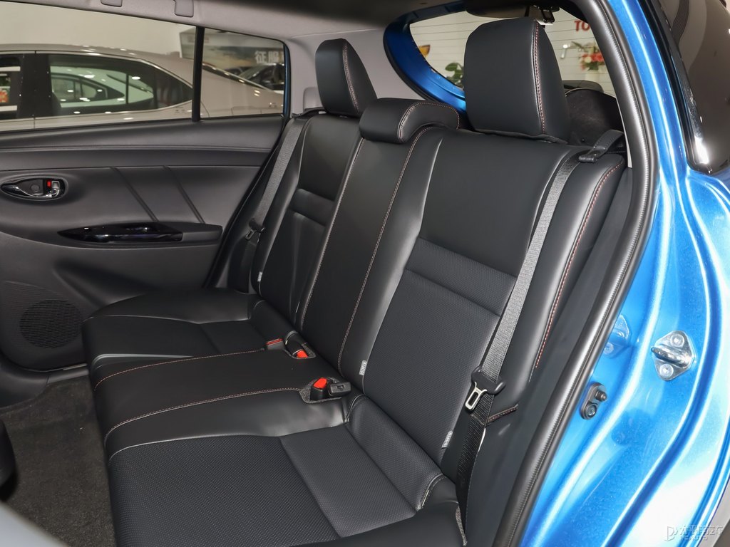 極光藍(lán)YARiS L 致炫X座椅內(nèi)飾圖片