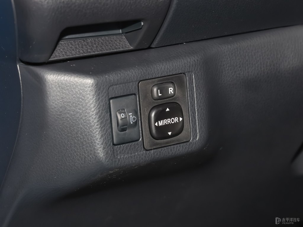 極光藍(lán)YARiS L 致炫X中控內(nèi)飾圖片