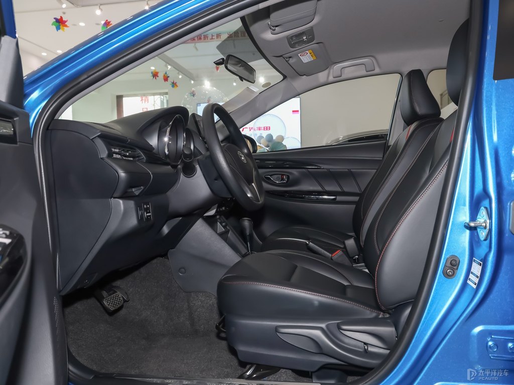 極光藍YARiS L 致炫X駕乘空間空間圖片