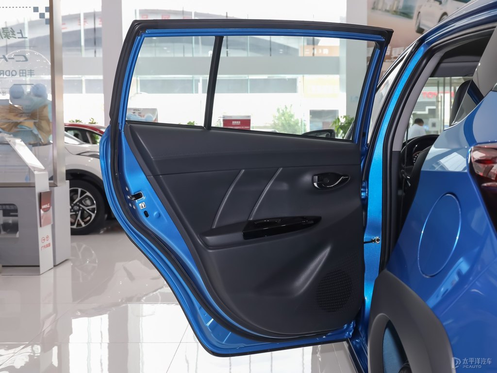 極光藍(lán)YARiS L 致炫X車廂內(nèi)飾圖片