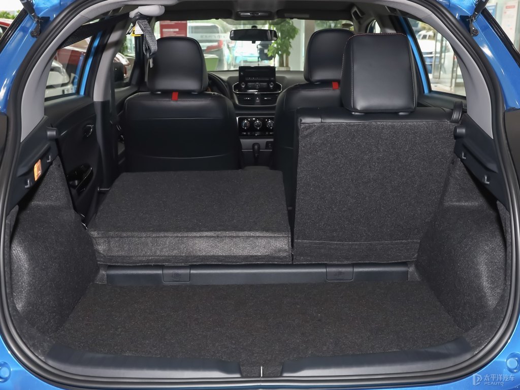 極光藍(lán)YARiS L 致炫X后備廂空間圖片
