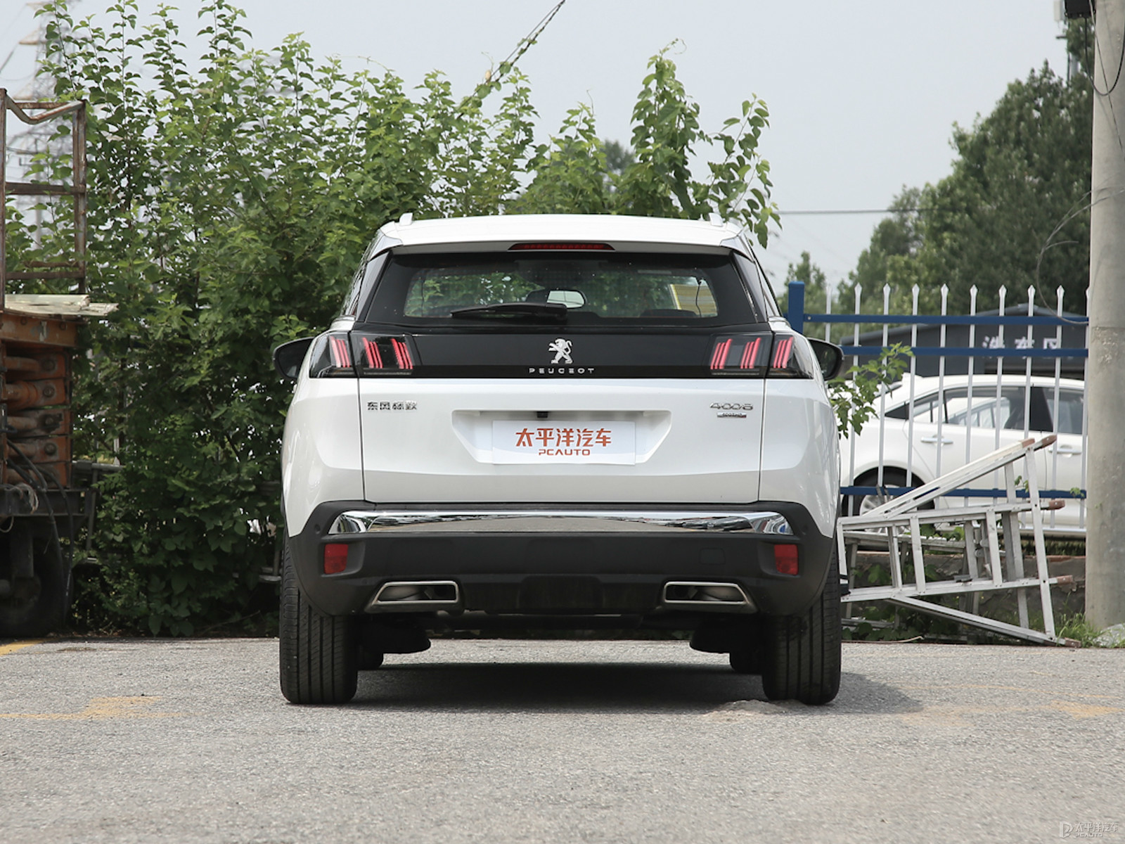 標(biāo)致4008外觀高清大圖