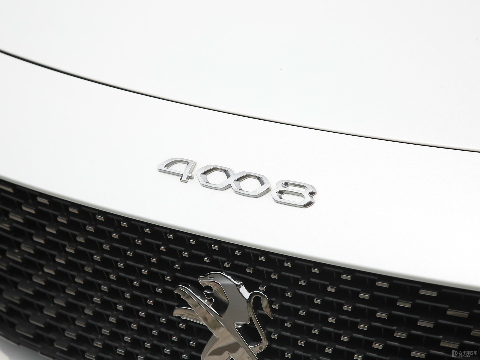 標(biāo)致4008外觀高清大圖
