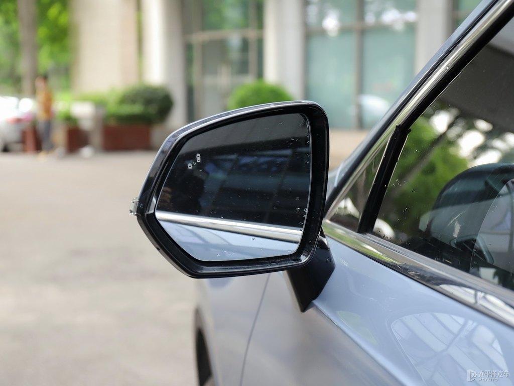 高階灰哈弗H6車身外觀圖片