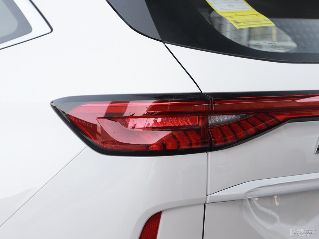 玉釉白哈弗H6車(chē)尾外觀圖片