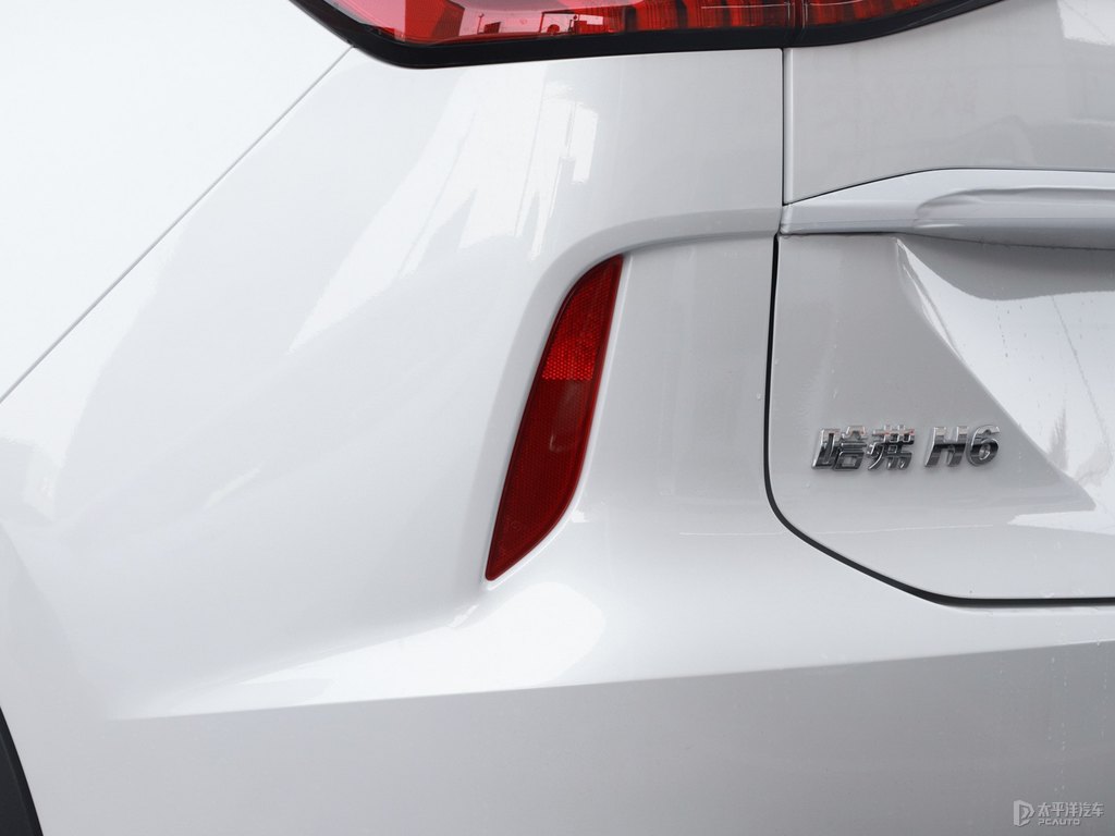 玉釉白哈弗H6車尾外觀圖片