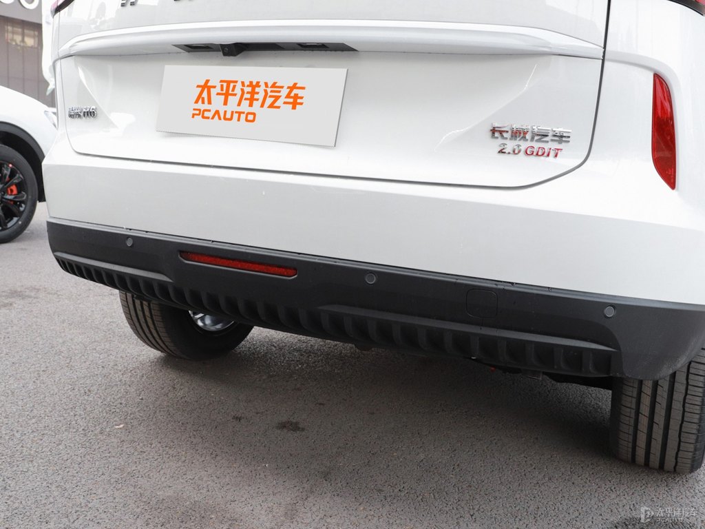玉釉白哈弗H6車尾外觀圖片