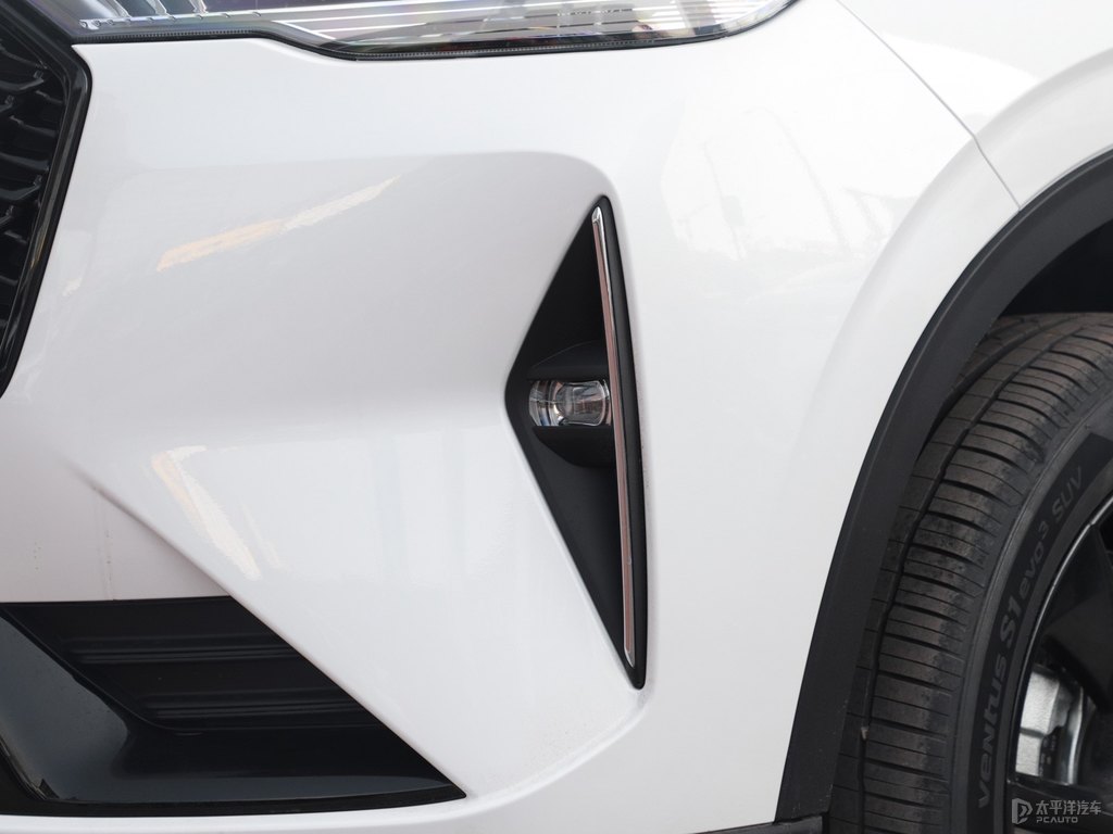 玉釉白哈弗H6車(chē)頭外觀圖片