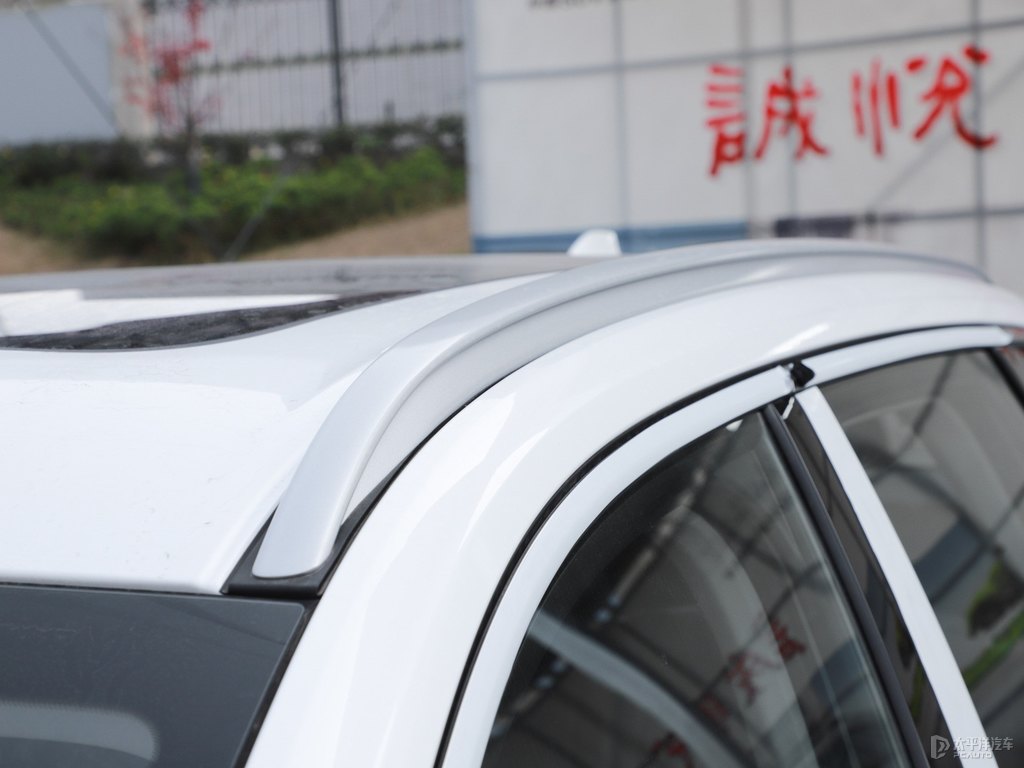 玉釉白哈弗H6車身外觀圖片