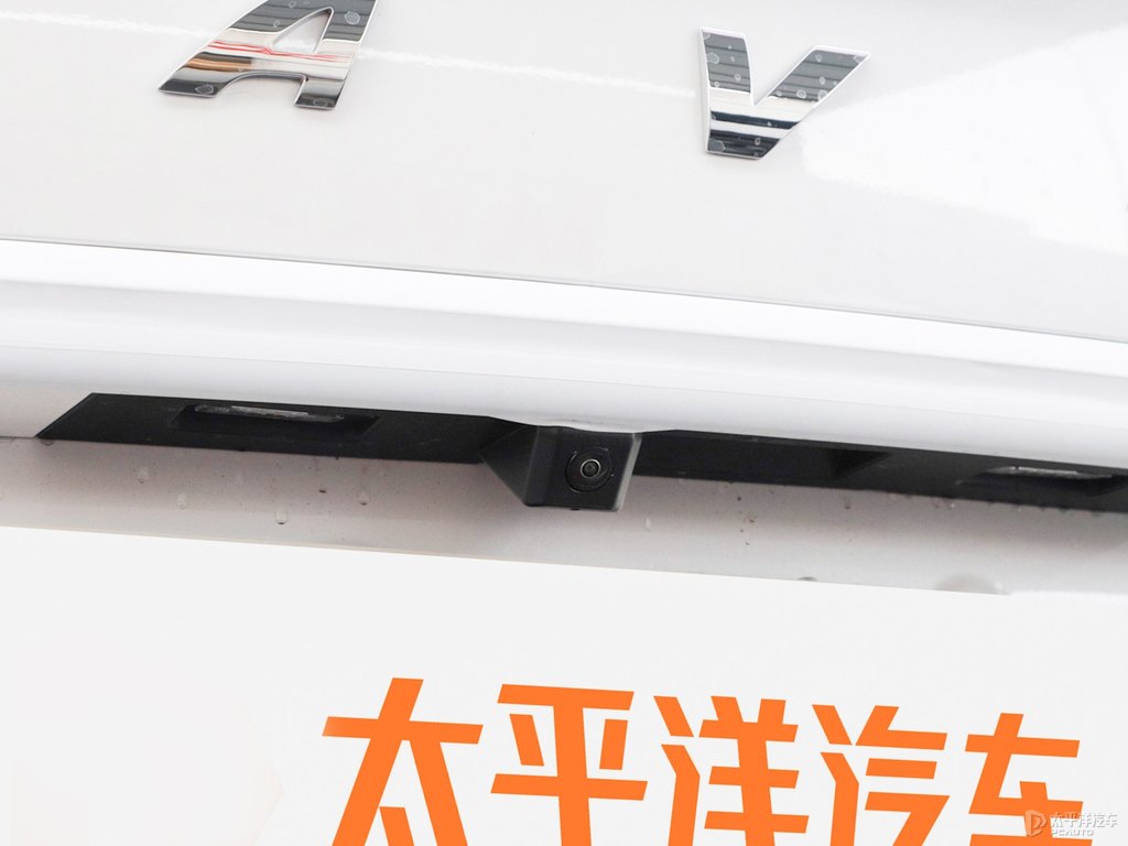 玉釉白哈弗H6車尾外觀圖片