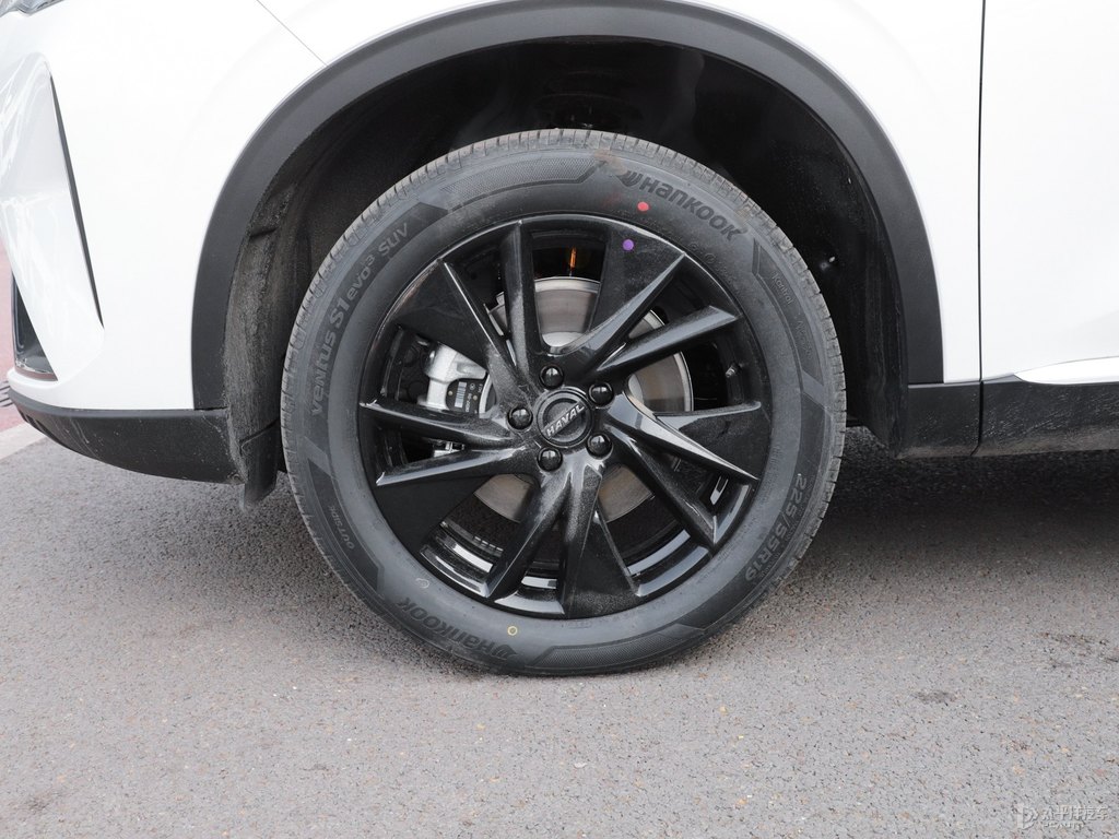 玉釉白哈弗H6車身外觀圖片