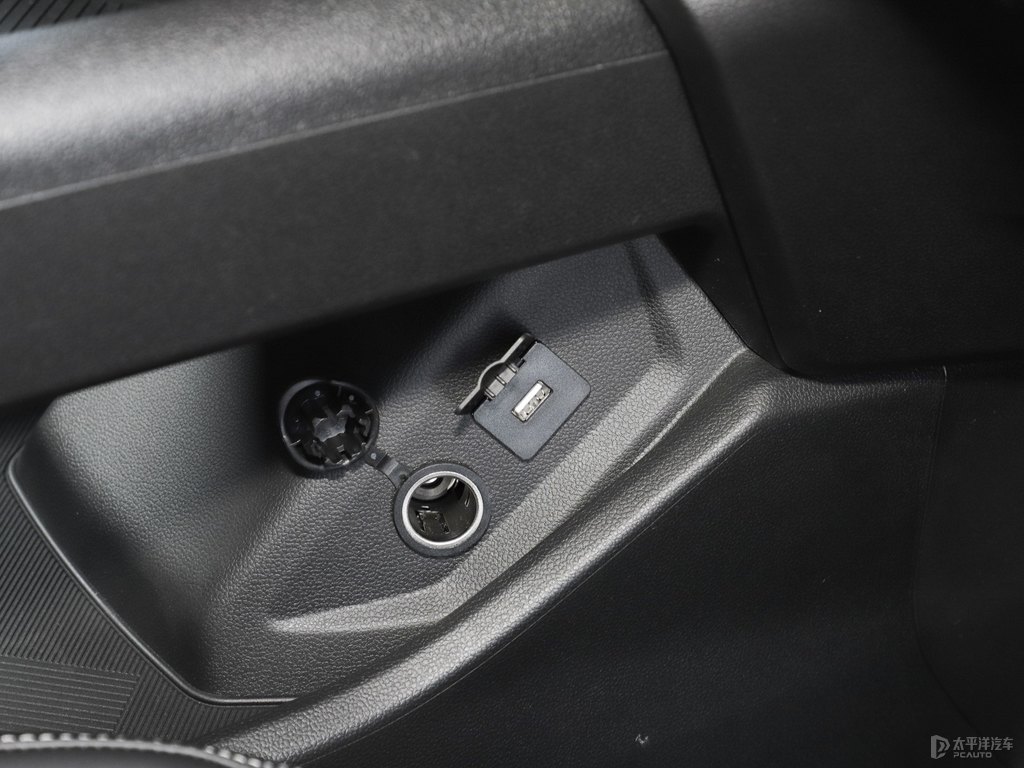 玉釉白哈弗H6中控內(nèi)飾圖片