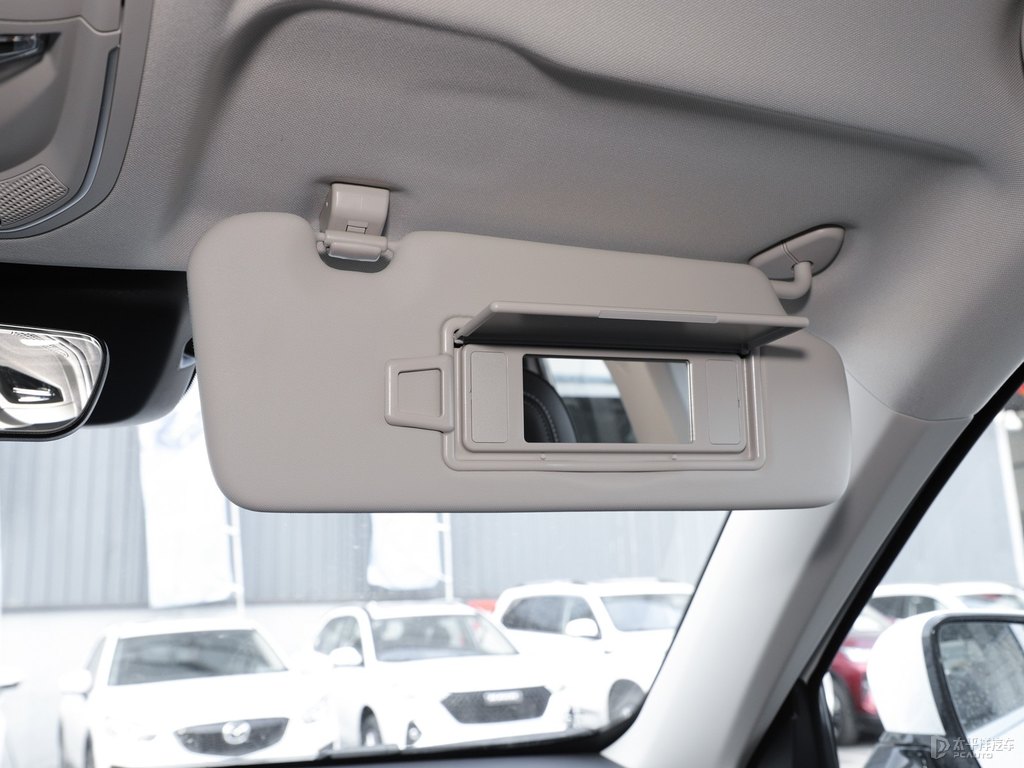 玉釉白哈弗H6車廂內(nèi)飾圖片