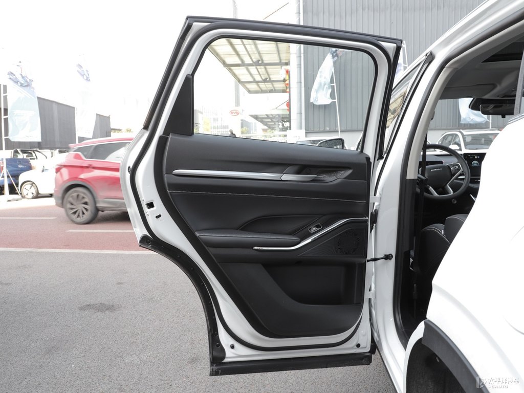 玉釉白哈弗H6車廂內(nèi)飾圖片