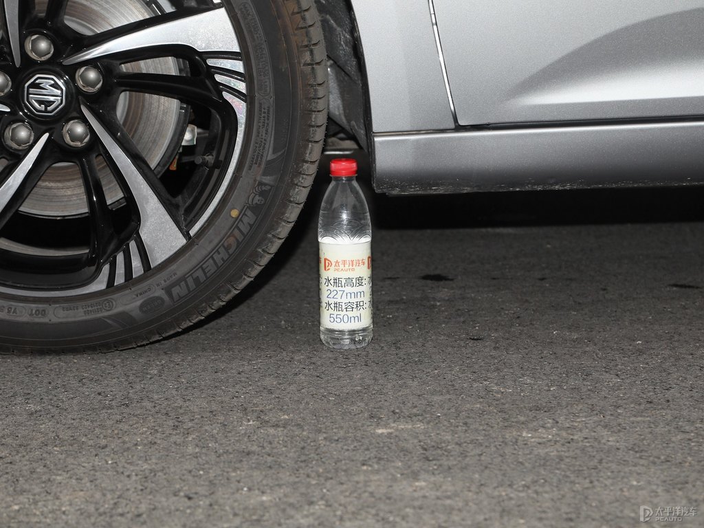 碳素灰MG6車身外觀圖片