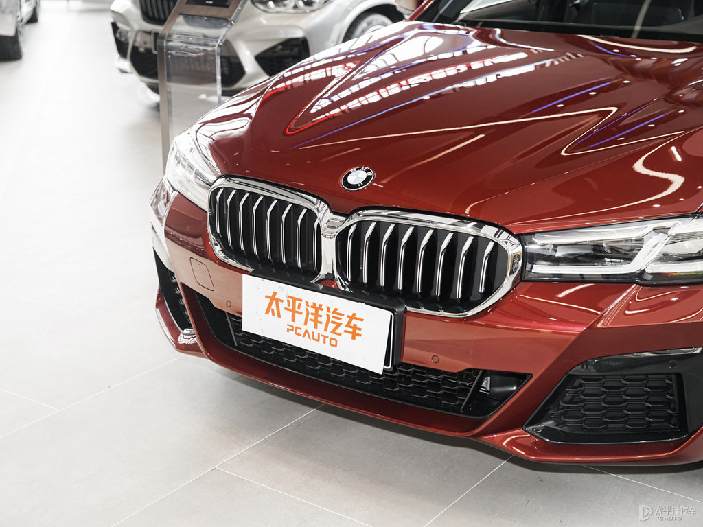馥郁紅寶馬5系車頭外觀圖片
