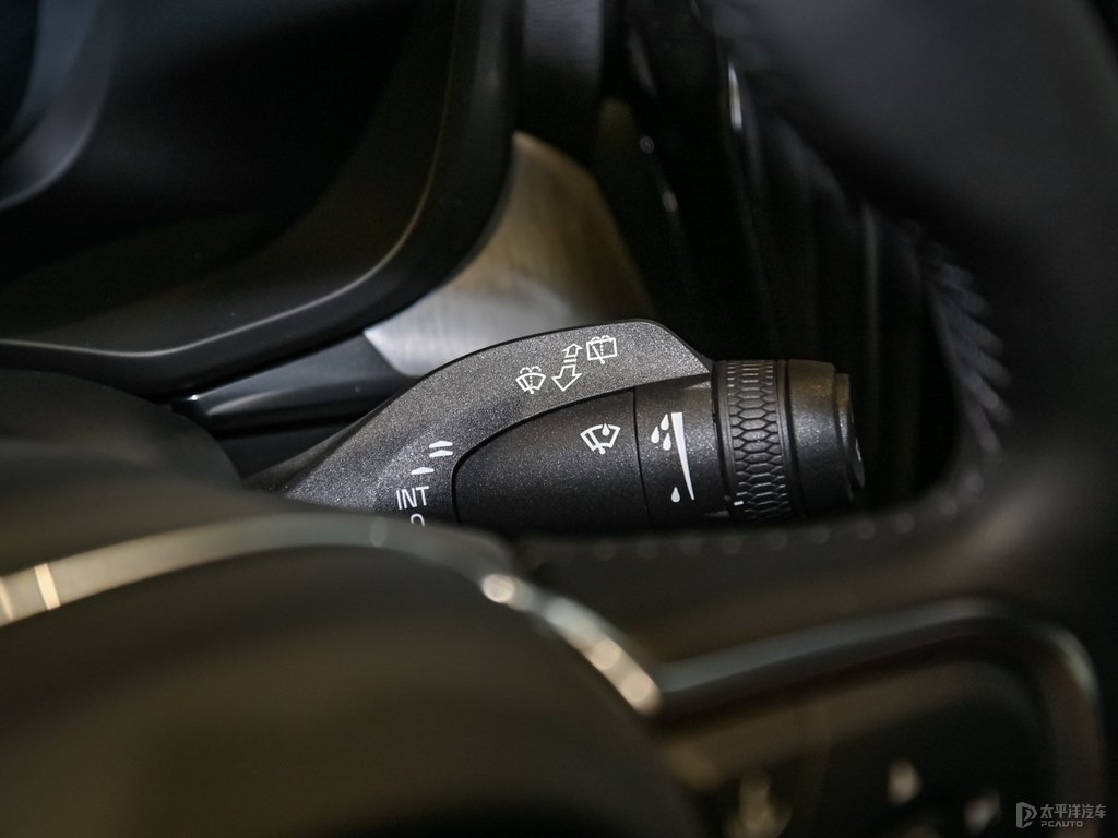 楓木棕沃爾沃XC60中控內(nèi)飾圖片