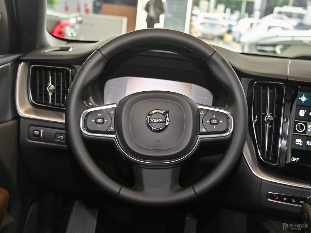 楓木棕沃爾沃XC60中控內(nèi)飾圖片