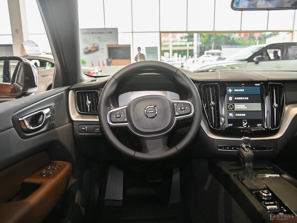 楓木棕沃爾沃XC60中控內(nèi)飾圖片